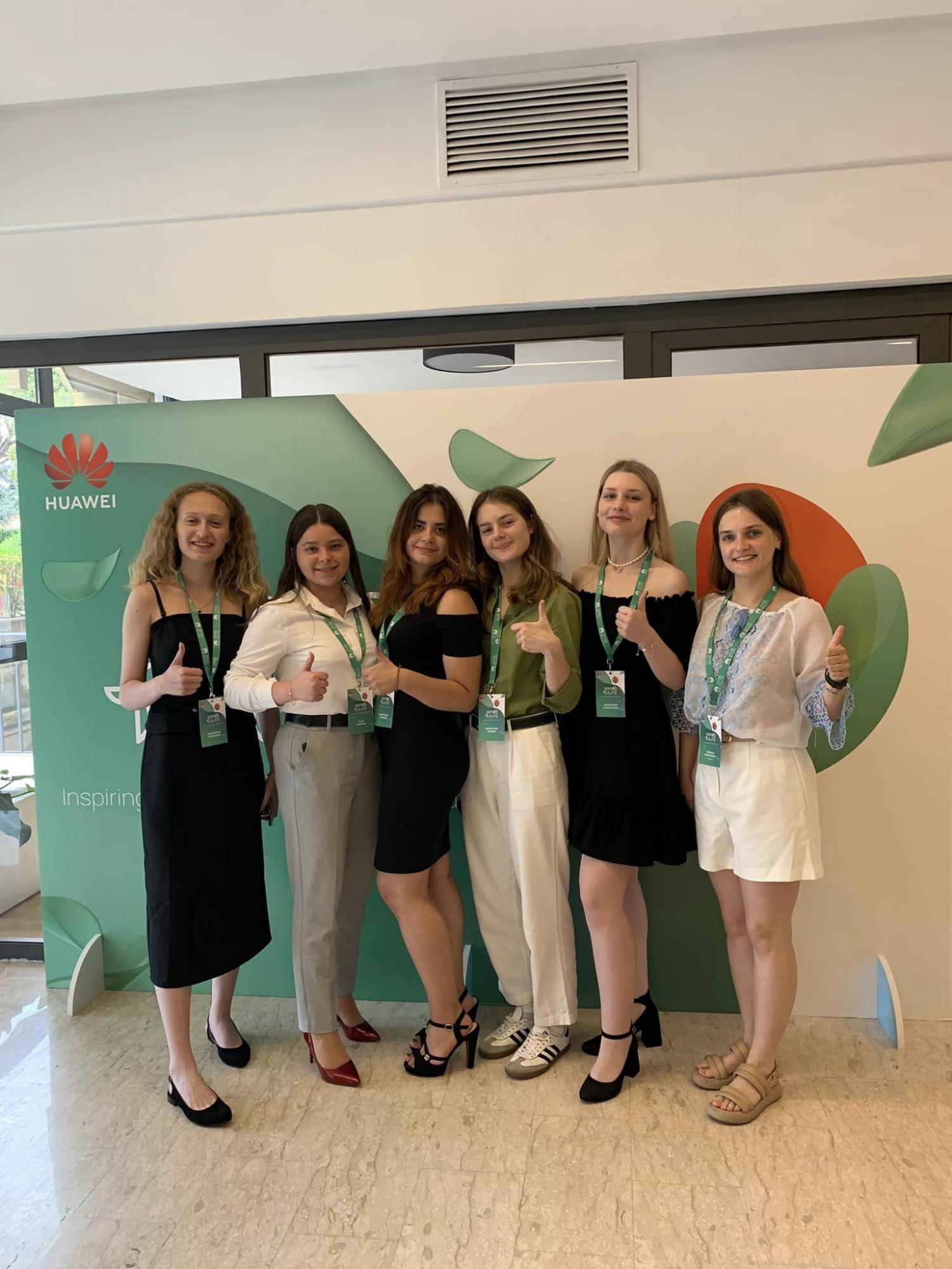 "Семена для будущего 2024". Huawei пригласила лучших украинских студентов на образовательную программу в Риме